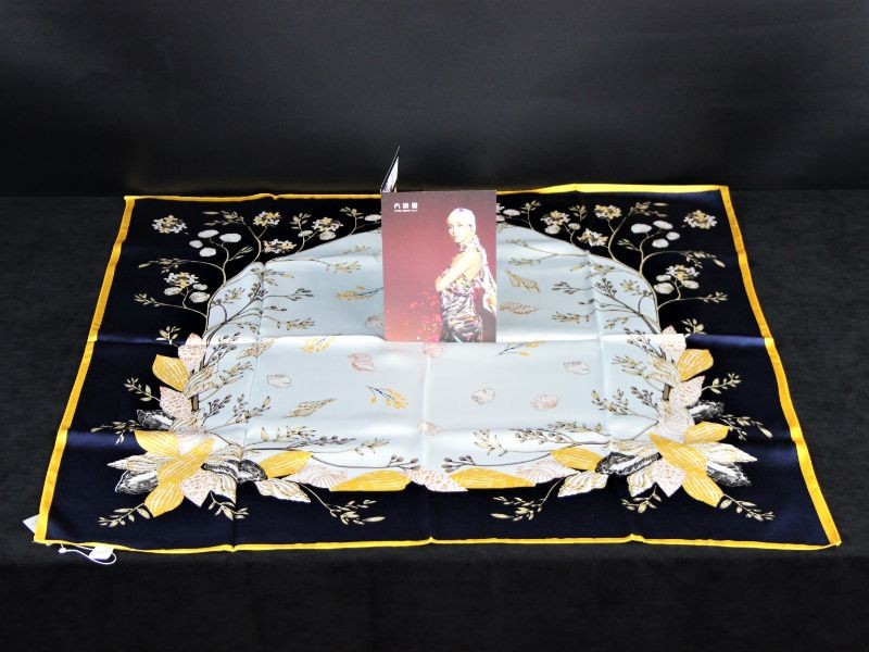 Taihu Snow Silk, prachtige foulard in originele verpakking, NIEUW